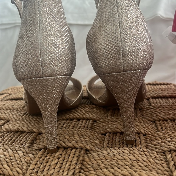 Closing closet Gold sparky dress heels - Picture 7 of 10